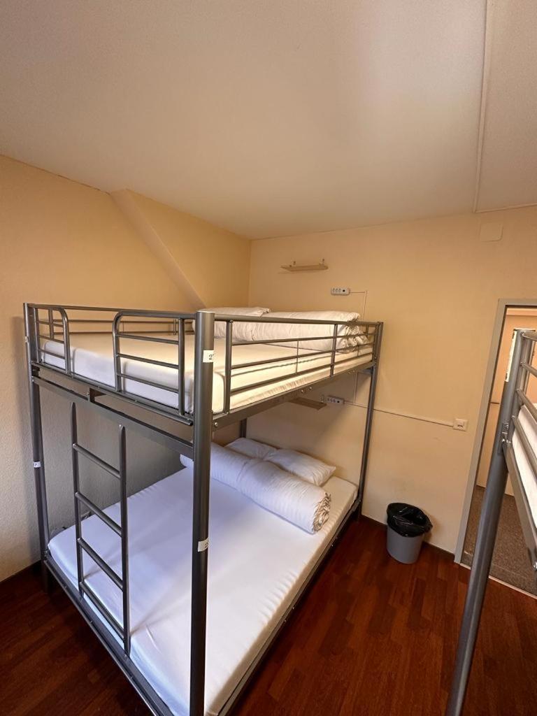 Stay2Night City Center Hostel Цюрих Экстерьер фото